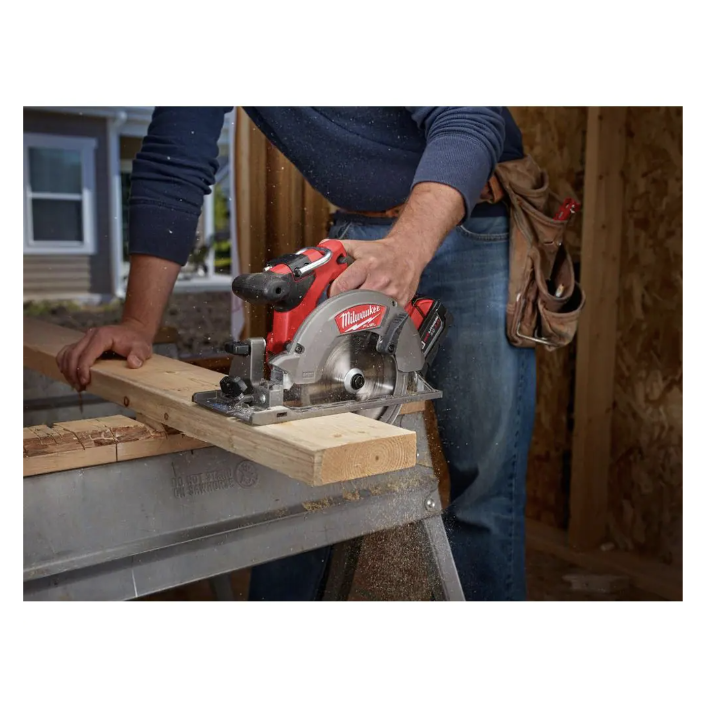 Milwaukee M18 Fuel 18V Lithium-Ion Brushless Cordless 6-1/2 in. Circular Saw W/ M18 5.0 Ah Battery