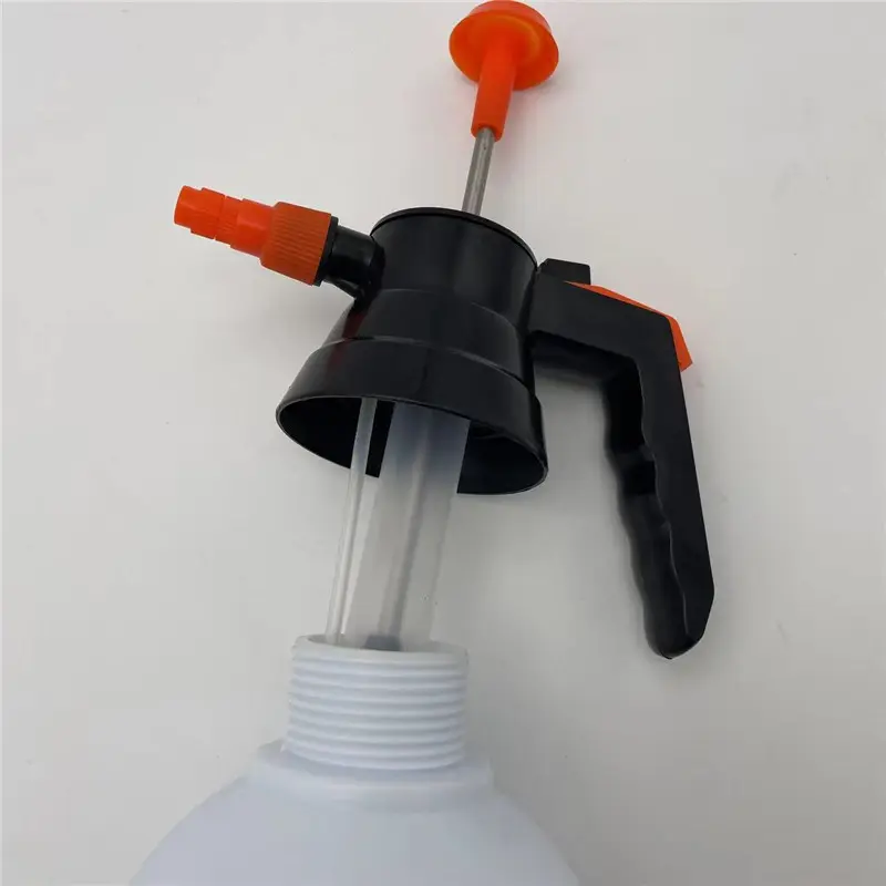 1.5L Large capacity durable home garden metal bar plastic spray bottle