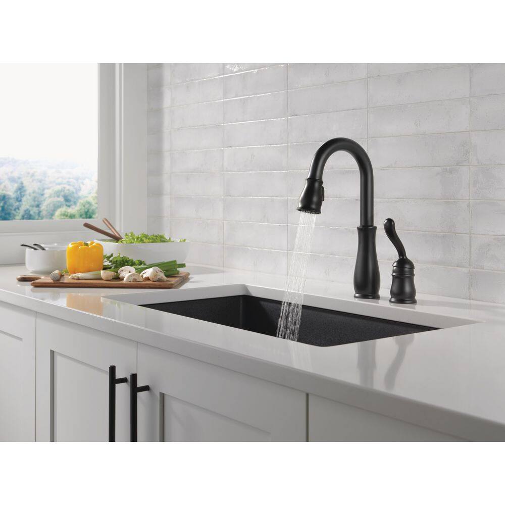 Delta Leland Single-Handle Pull-Down Sprayer Kitchen Faucet with in Matte Black 9978-BL-DST