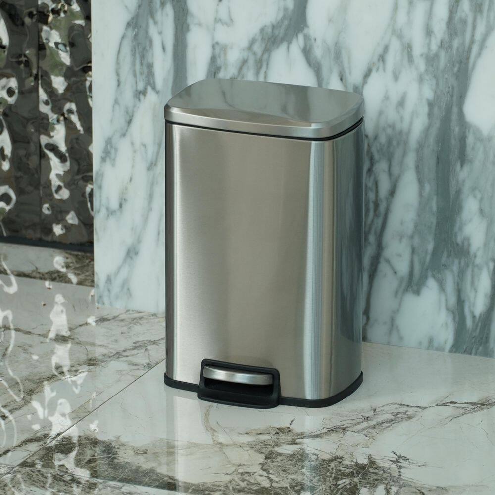 Innovaze 1.3 Gal.5-Liter Fingerprint Free Stainless Steel Rectangular Bathroom and Office Step-on Trash Can MGCS-AS1901