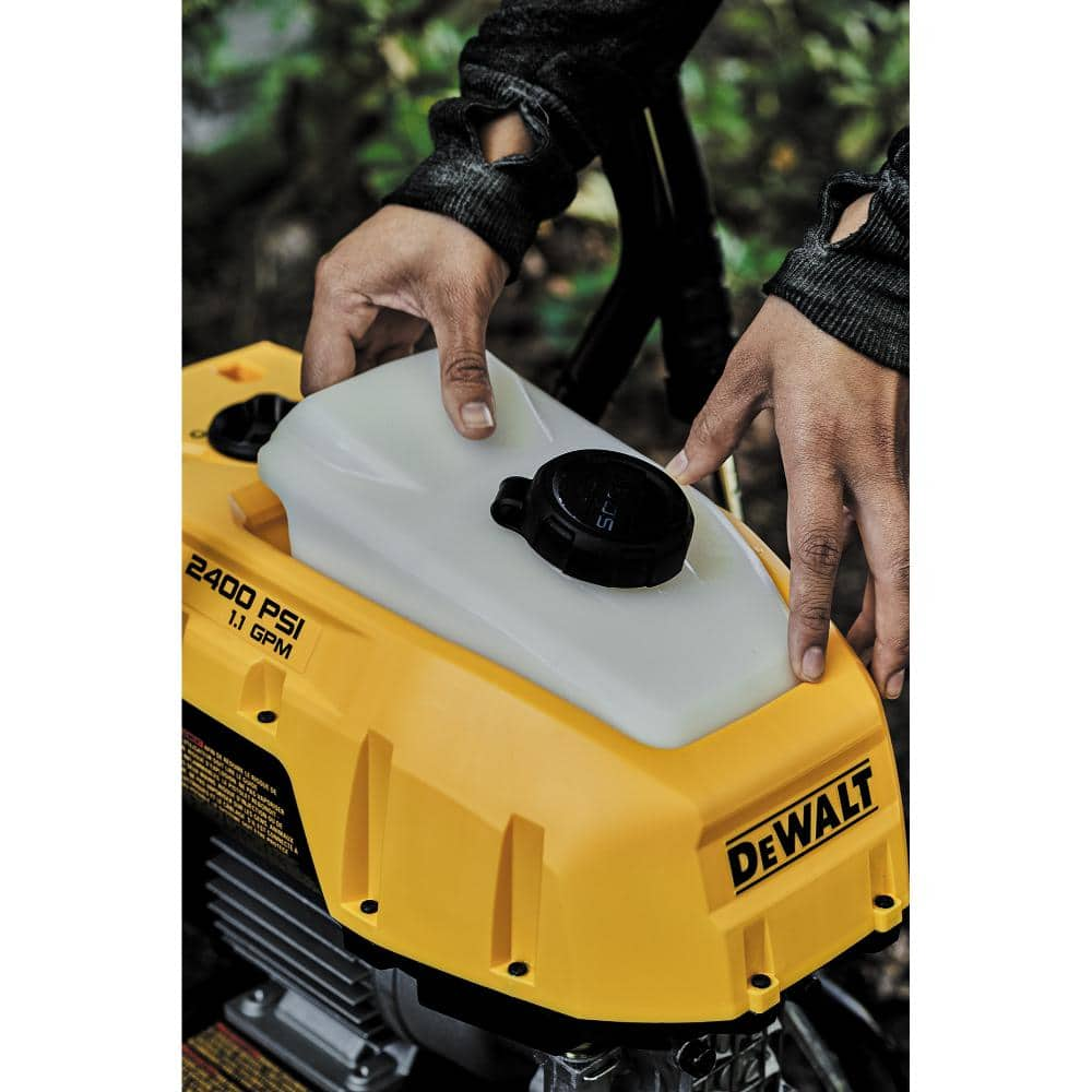 DEWALT 2400 PSI 1.1 GPM Cold Water Electric Pressure Washer DWPW2400