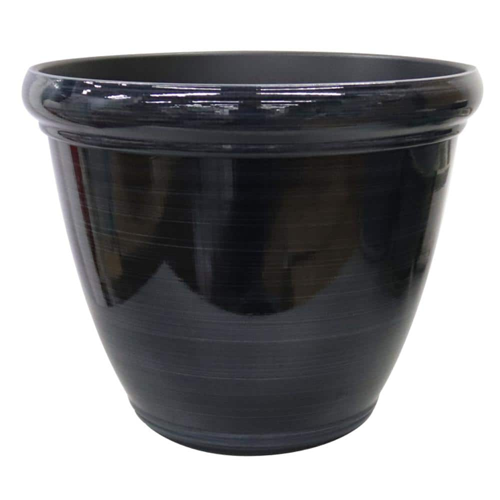 Southern Patio Derby Large 15 in. x 12 in. 20 QT Black High-Density Resin Outdoor Planter HDR-088745