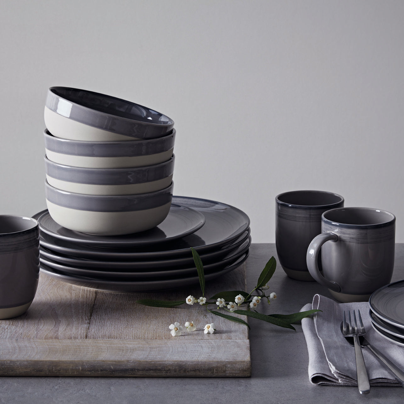 Brushed Glaze 16-Piece Set in Charcoal Grey