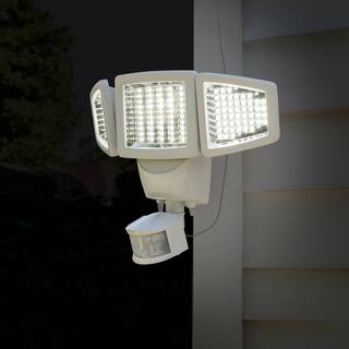 Sunforce Solar 180 Degree White Motion Activated Outdoor 120 LED Triple Head Integrated LED Area Light 82123