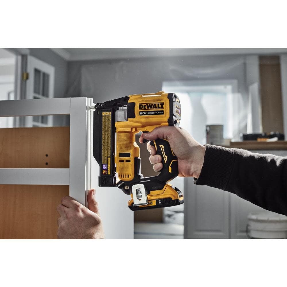 DW ATOMIC Compact Series 20V MAX Pin Nailer 23 Gauge Kit DCN623D1 from DW