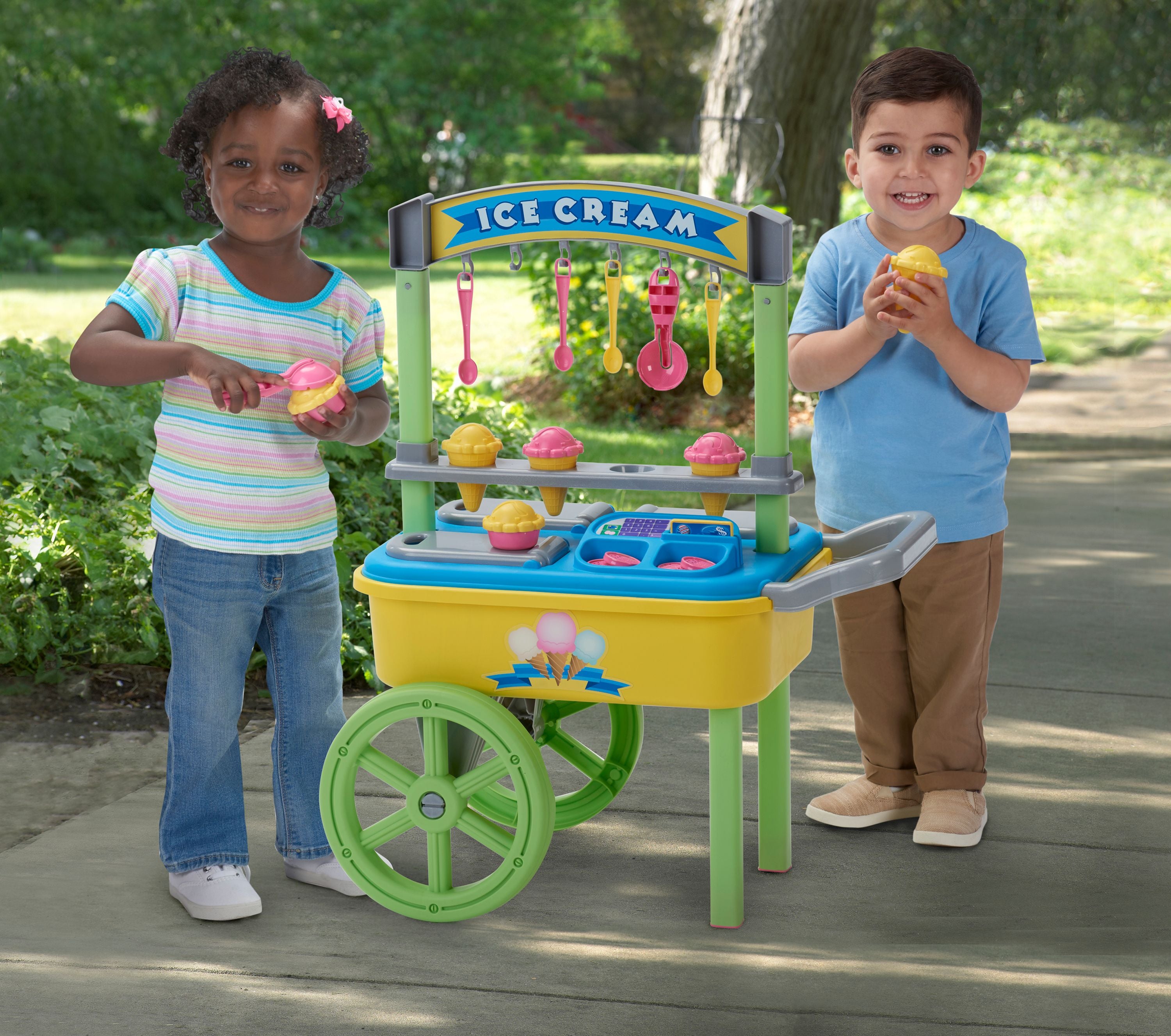 American Plastic Toys My Very Own Ice Cream Cart Unisex Indoor and Outdoor Play for Kids