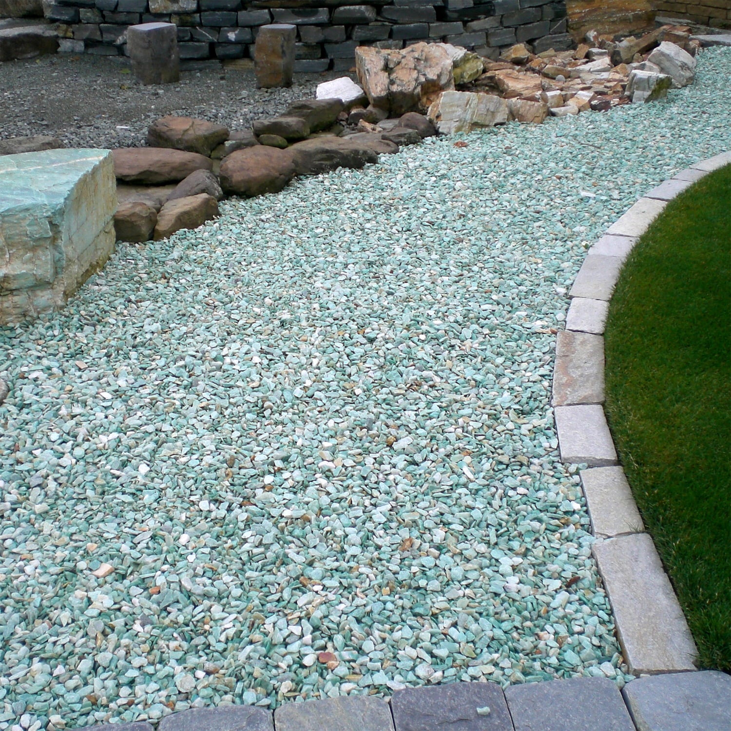 Landscape Rock &amp; Pea Gravel, Decorative Garden Stones for Landscaping 3/8"