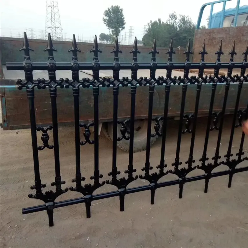 Galvanized plastic spraying assembled steel garden fence