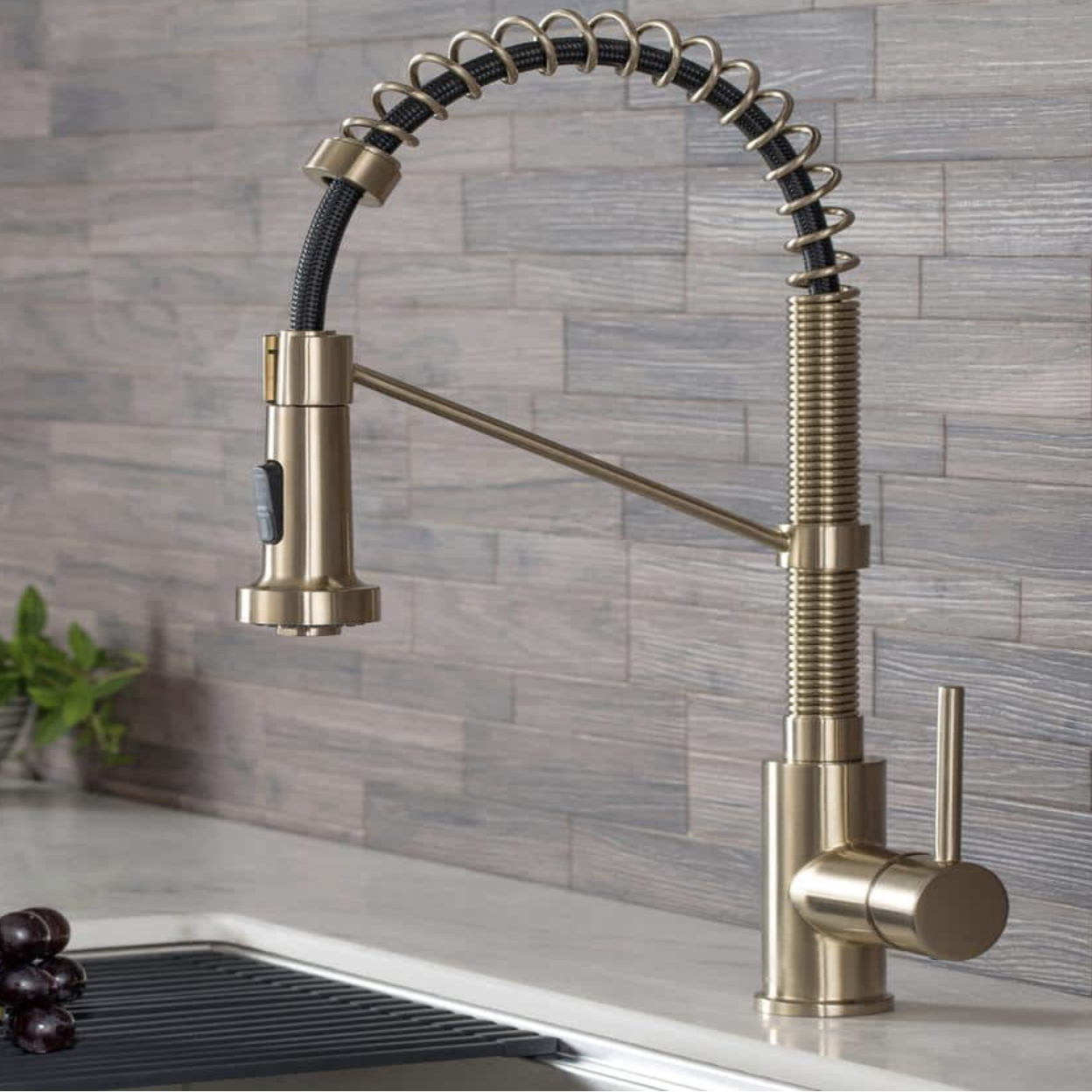 Kraus Single Handle 18-Inch Commercial Kitchen Faucet with Dual Function Pull-Down Sprayhead， Brushed Gold Finish