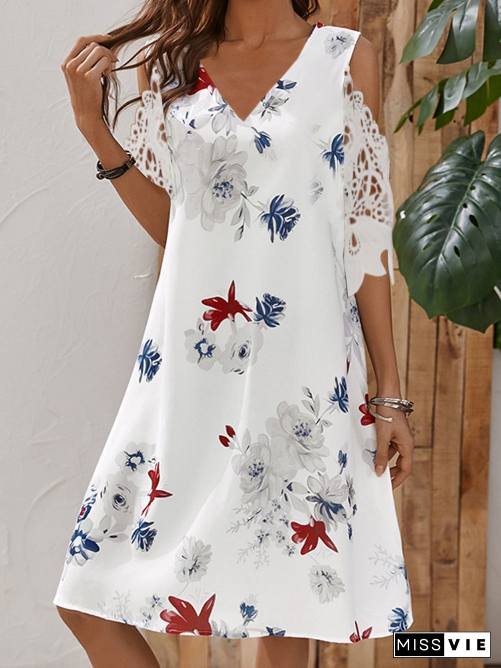 Women's Half Sleeve V-neck Cold Shoulder Lace Floral Printed Midi Dress