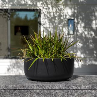 Veradek Kona Bowl 14 in. Round Black Plastic Planter KNBV14B