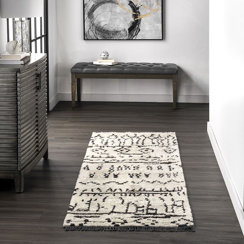 nuLoom Tessa Tribal Soft Shag Fringe Area Rug