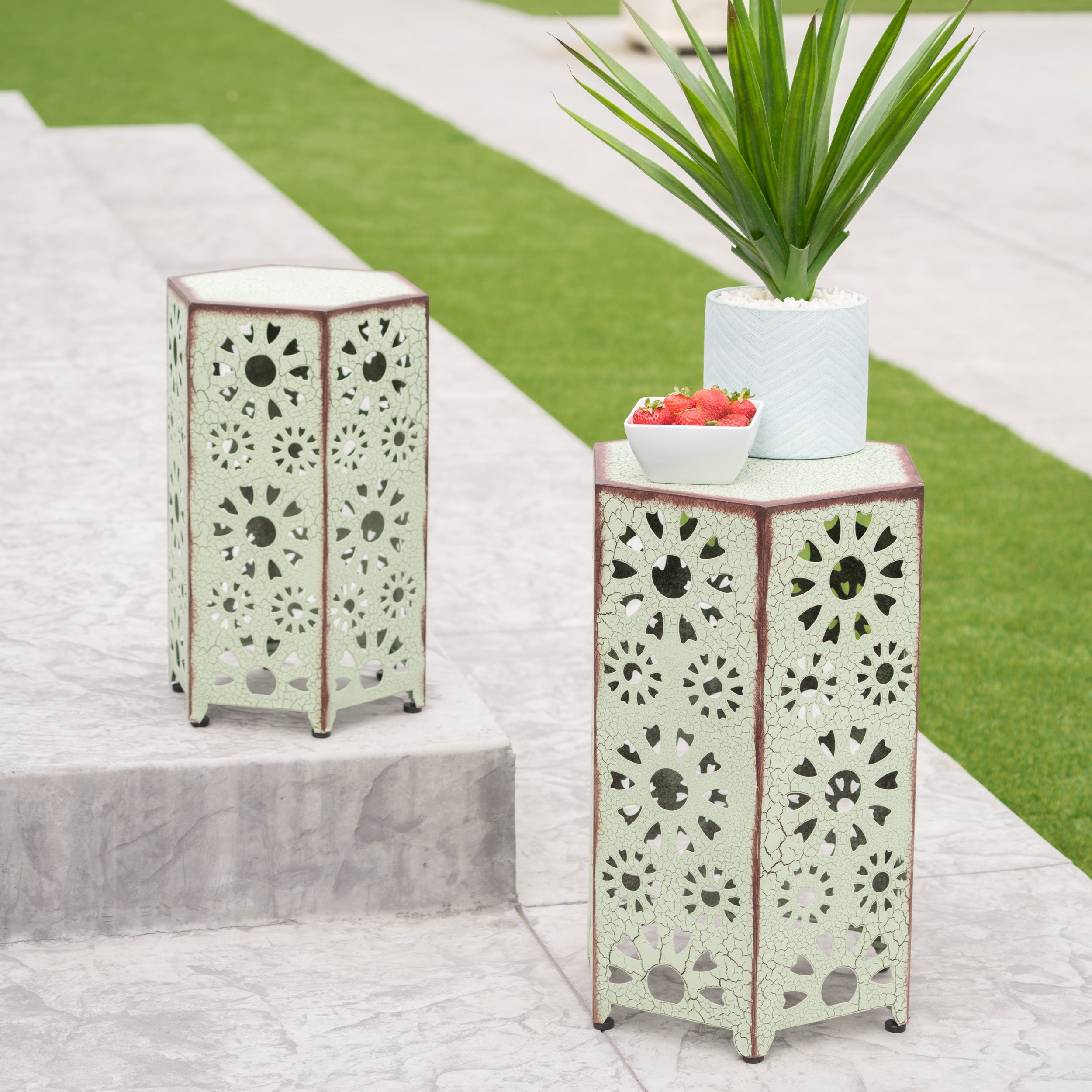 Elliot Outdoor 12 Inch and 14 Inch Crackle Green Sunburst Iron Side Table Set