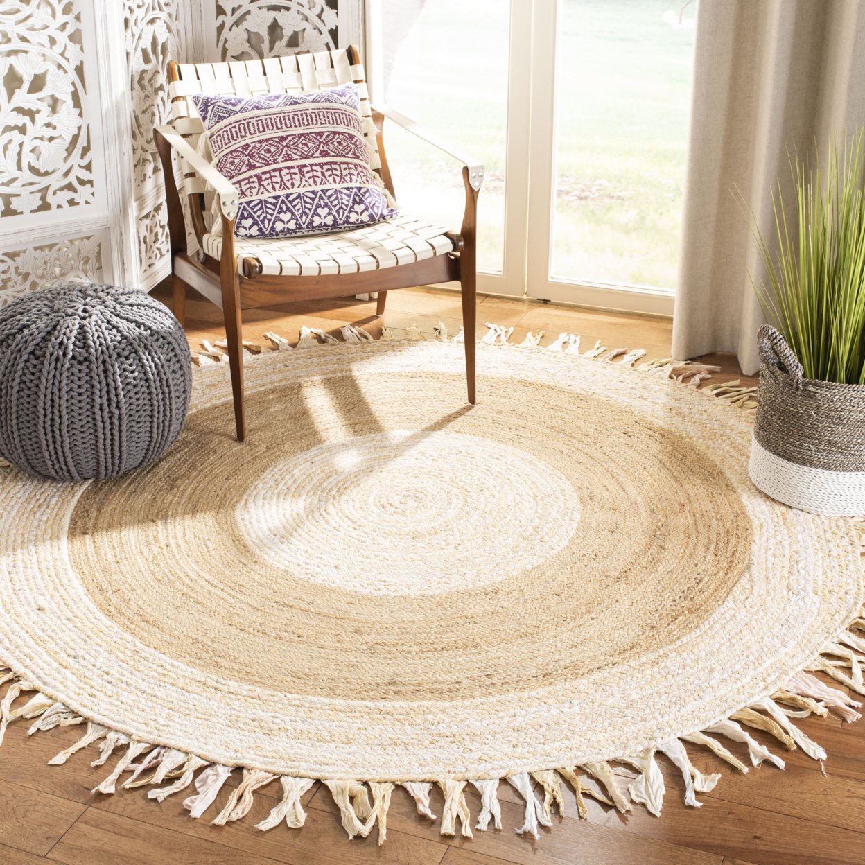 SAFAVIEH Cape Cod Susan Braided with Fringe Area Rug, 4' x 4' Round, Beige/Natural