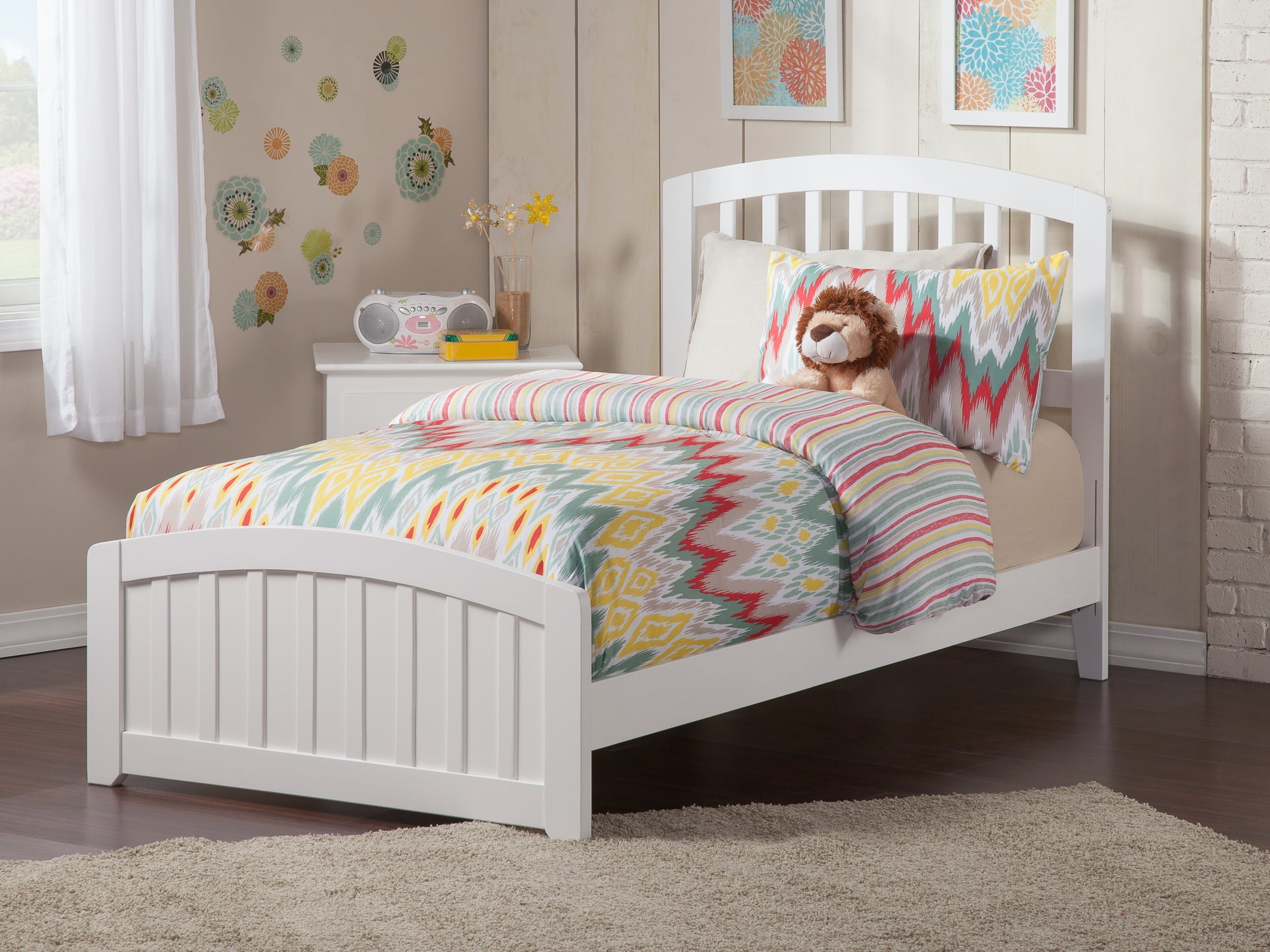 Richmond Twin XL Traditional Bed with Matching Foot Board in White