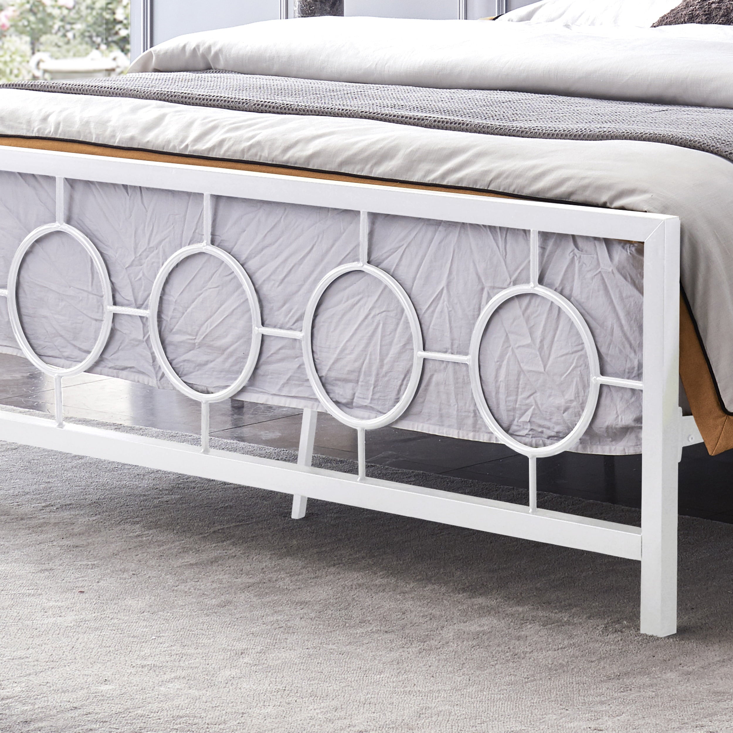 Noble House Ewelina Modern King-Size Iron Geometric Low-Profile Bed Frame, White