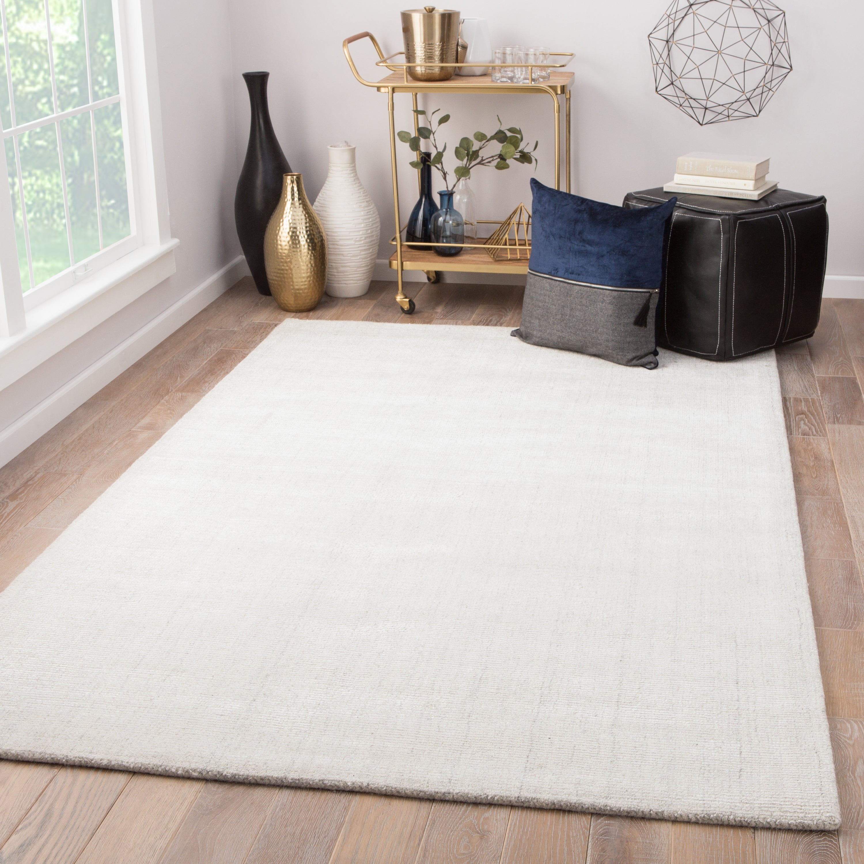 Kelle Handmade Solid White & Gray Area Rug