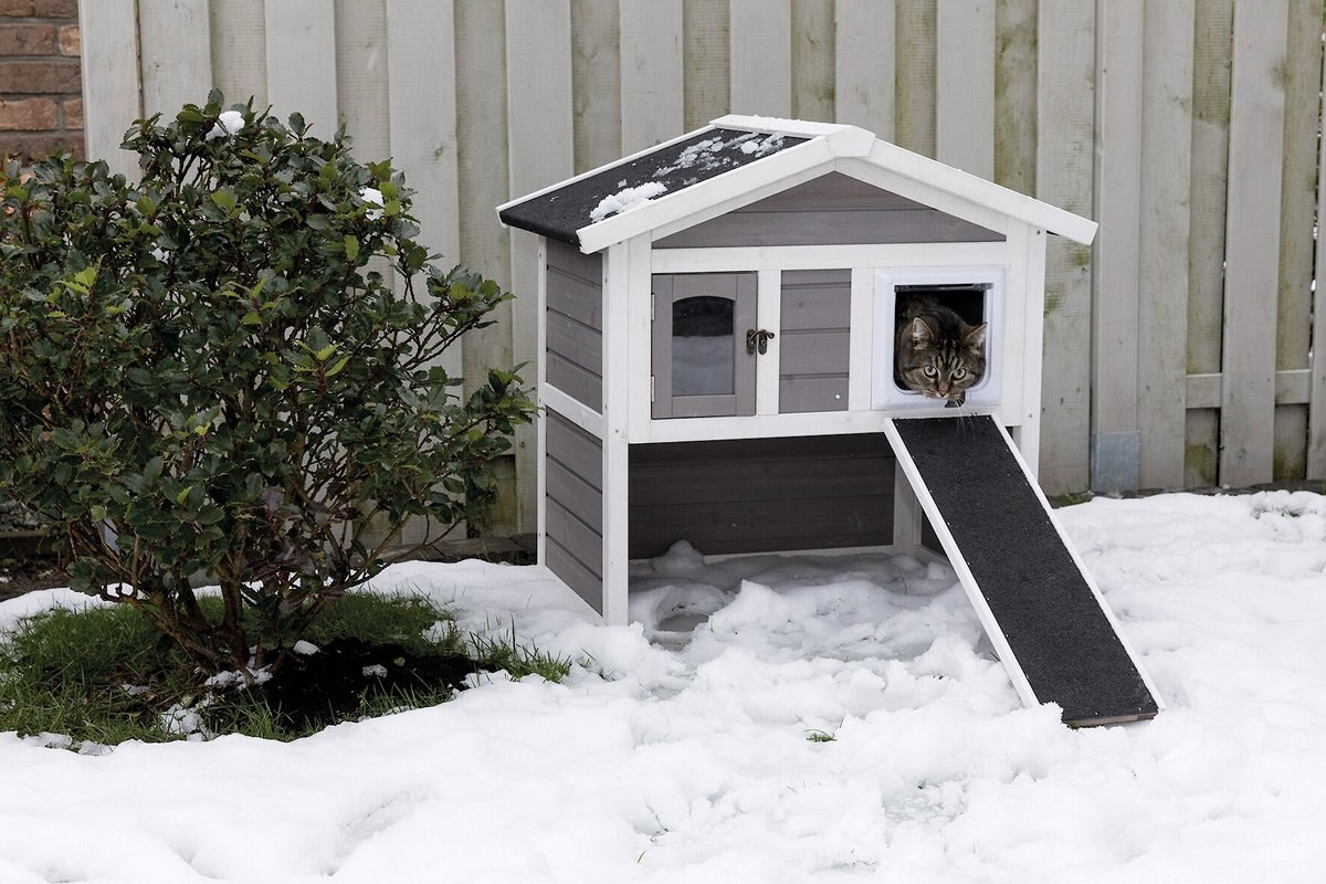 TRIXIE Natura Insulated Cat House with Ramp