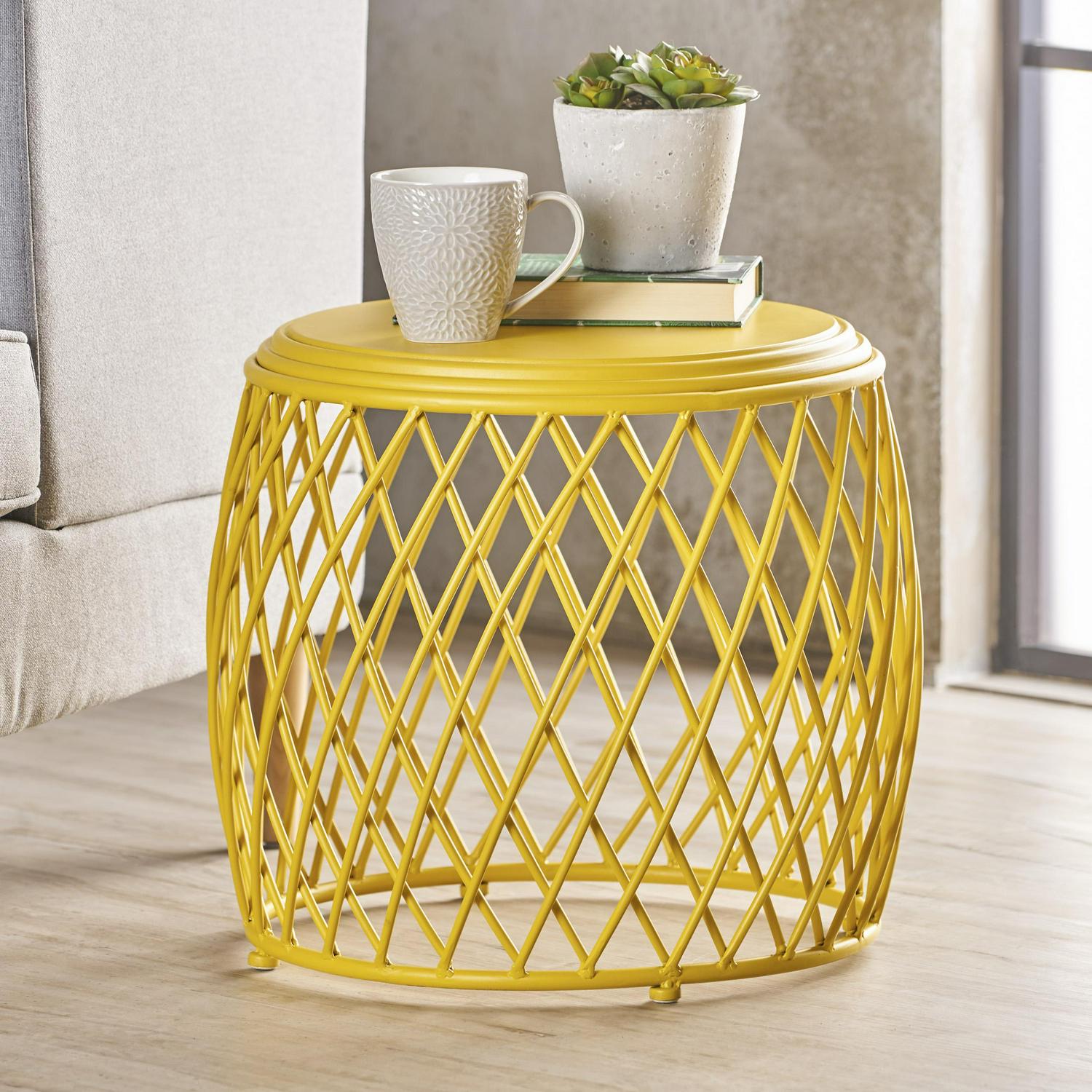 Alameda Outdoor 19 Inch Diameter Lattice Iron Side Table， Matte Yellow