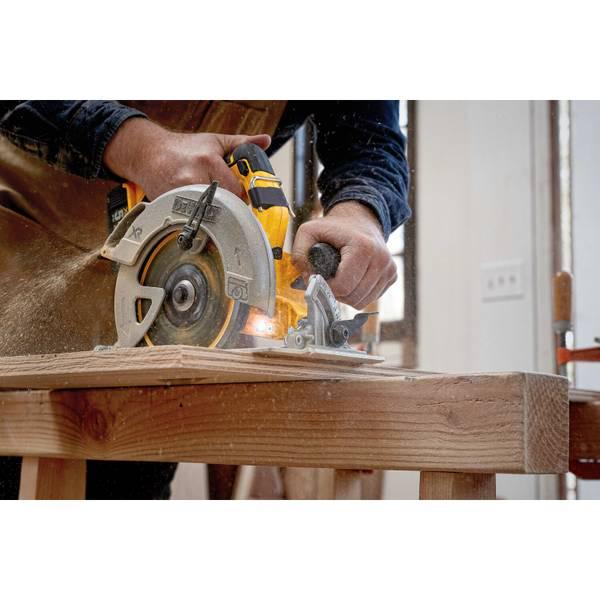 DEWALT DCS570P1 20V MAX 7-1/4 in. Brushless XR Circular Saw Kit with 5.0 AH Battery