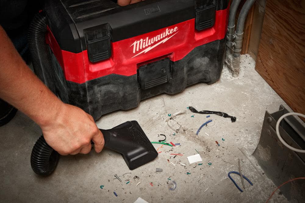 Milwaukee M18 Vacuum Wet/Dry Bare Tool 0880-20 from Milwaukee