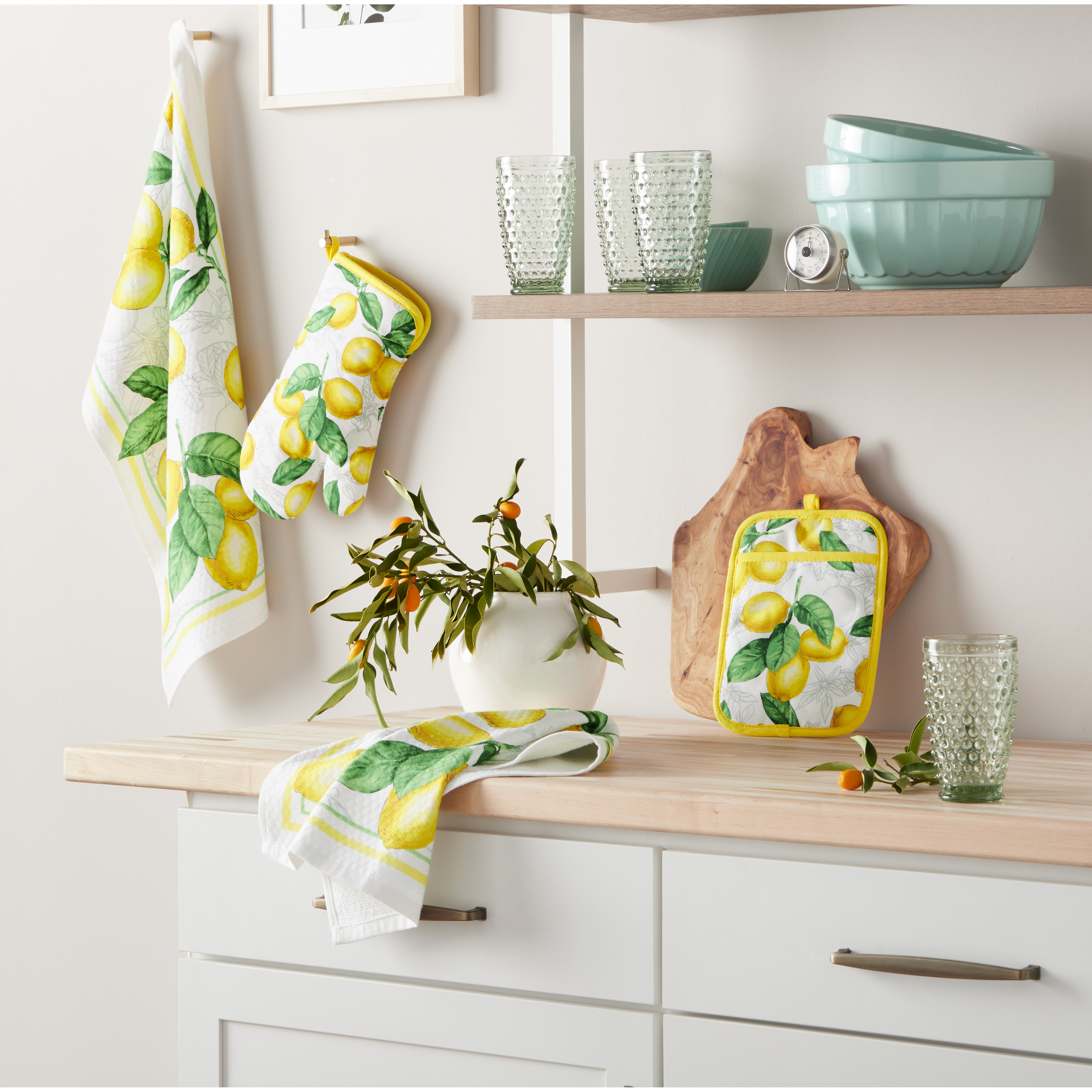 Martha Stewart Lots Of Lemons Modern Kitchen Towel， Oven Mitt and Potholder Set 4-Pack， White-Yellow， 2KT: 16x28， OM: 7x13， PH: 7x10