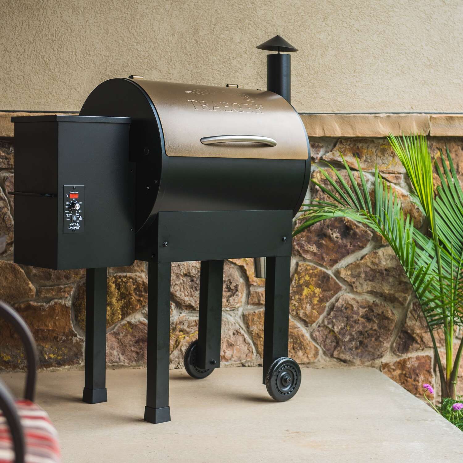Traeger LilTex Elite 22 Wood Pellet Grill Bronze