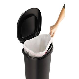 Rubbermaid 13 Gal. Black Step-On Trash Can 2007867