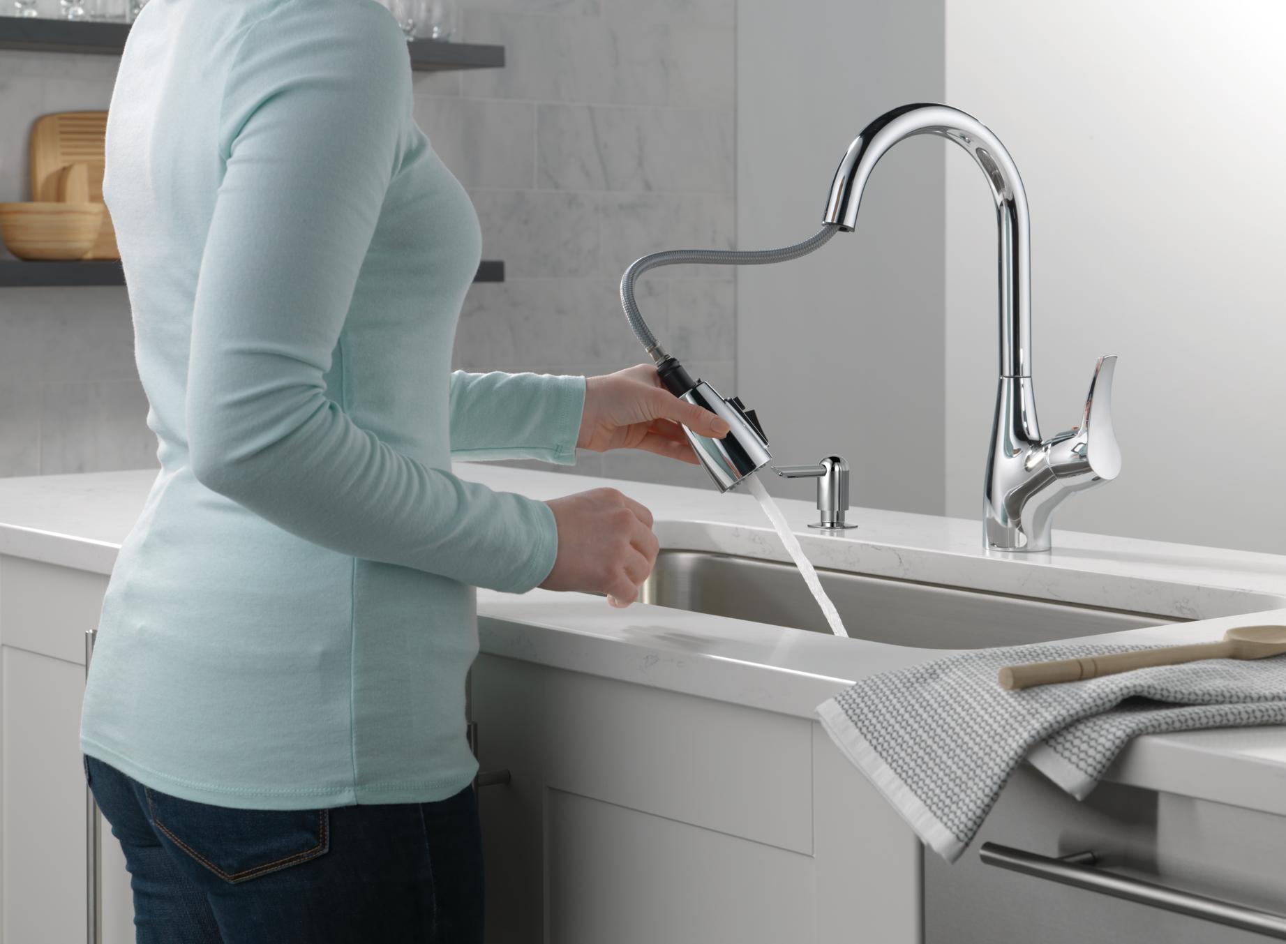 Peerless Apex Single Handle Pull-Down Sprayer Kitchen Faucet with Soap Dispenser in Chrome P7901LF-SD-W