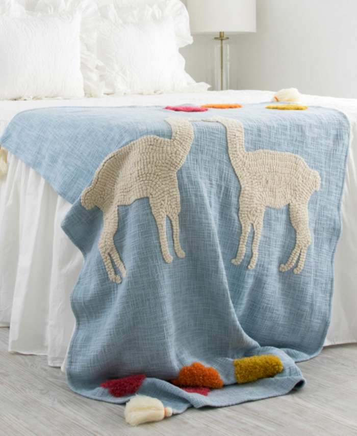 Elise and James Home Lula Llama Embroidered Tassel Throw Blanket， 50