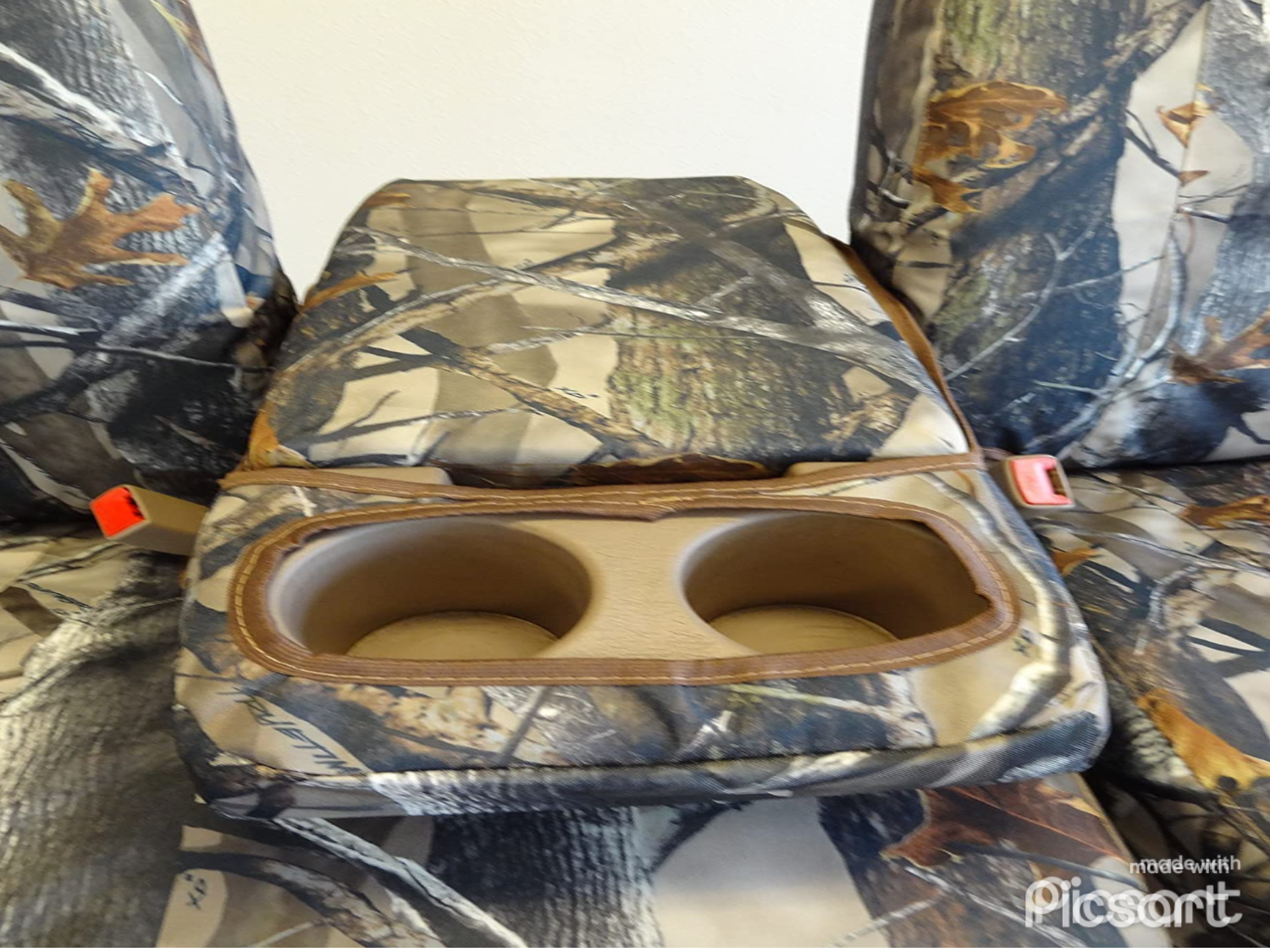 T787 2000-2004 Toyota Tundra 40/60 Split Seat With Adjustable Headrest and Center Console in XD3C Camouflage Endura