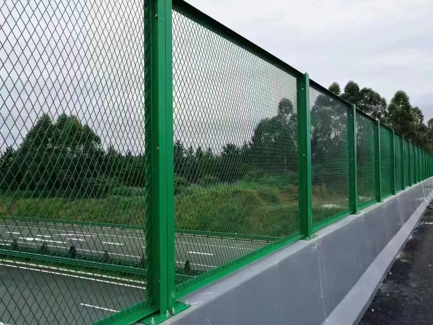 Factory Manufacturer hot dipped galvanized 3d welded wire mesh fence panel