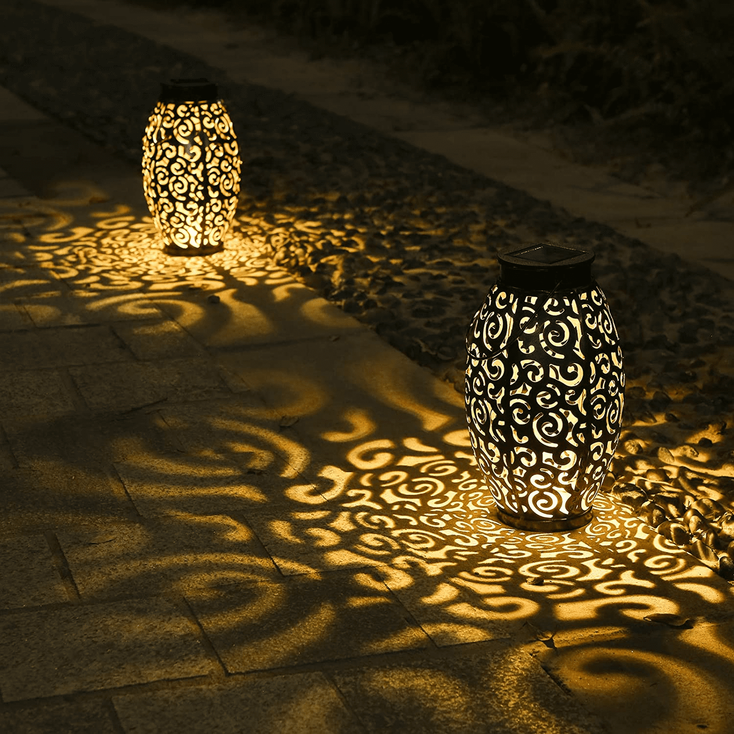 2 Pcs Solar Lantern Garden Decor LED Lights Solar Pathway Chrismas Light Patio Walkway Hanging Solar Lanterns Outdooor Yard Decorative