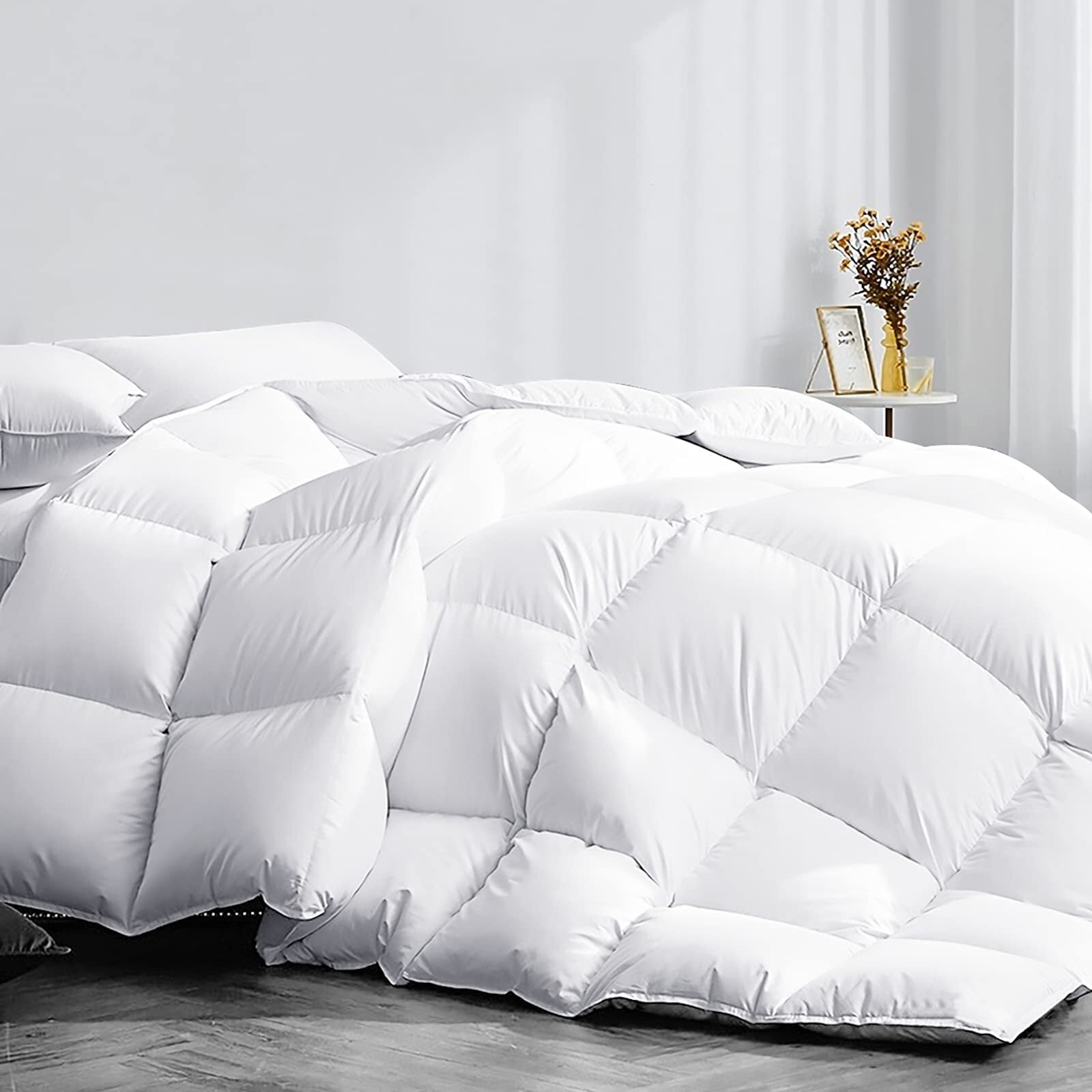 Serwall All Season Box Stitched White Reversible Down Alternative Comforter， Queen