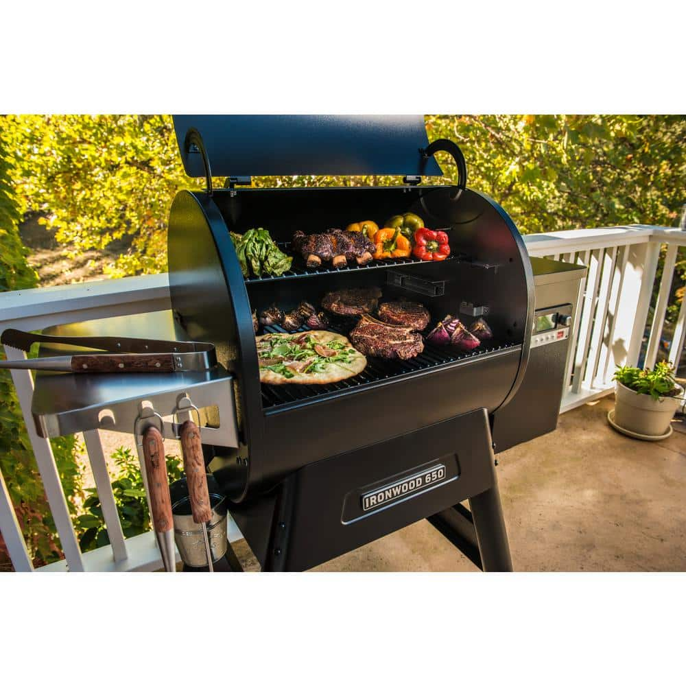 Traeger Ironwood 650 Wifi Pellet Grill and Smoker in Black TFB65BLF