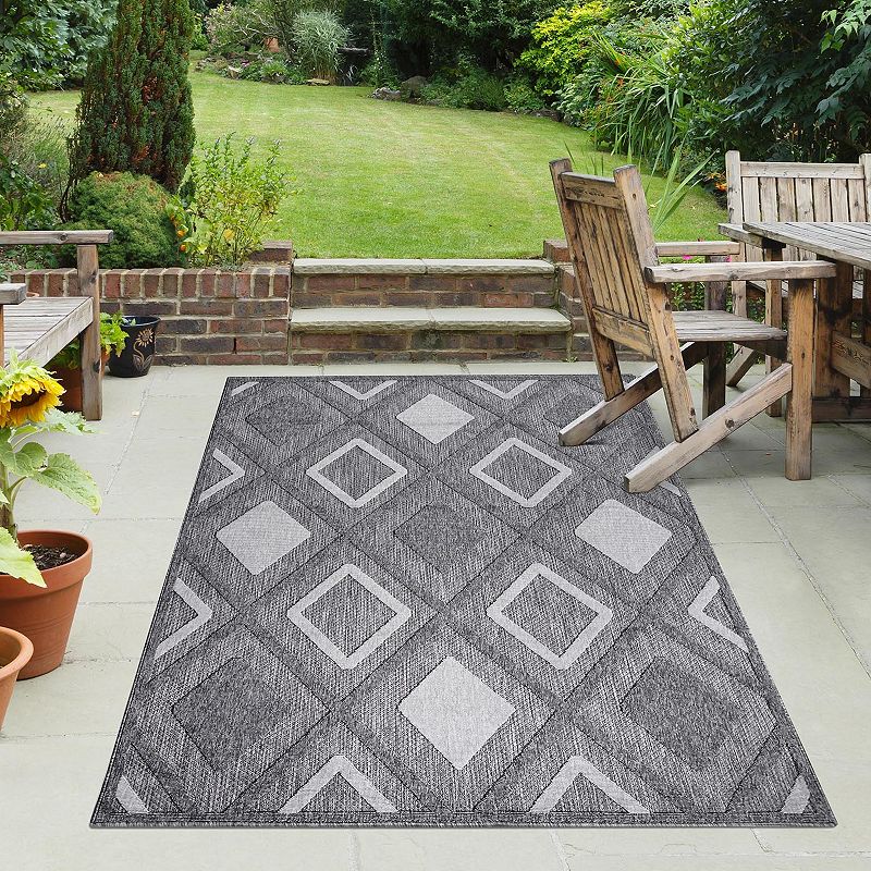 Superior Modern Geometric Diamond Lattice Indoor Outdoor Area Rug