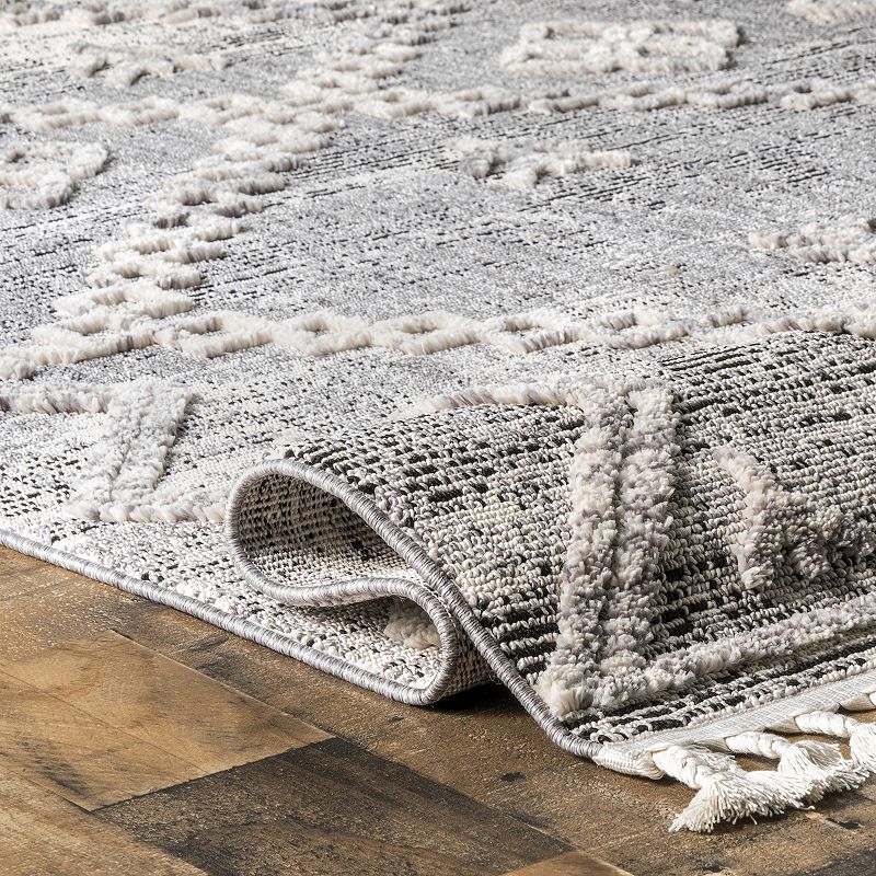 nuLoom Roxy Textured Diamond Tassel Area Rug