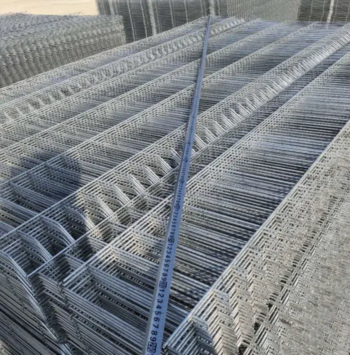 Factory Directly Supply V Fold Wire Mesh Fence Tennis Court Fence