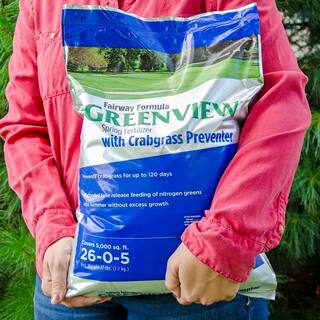 GreenView 17 lbs. Fairway Formula Spring Fertilizer and Crabgrass Preventer Covers 5000 sq. ft. (26-0-5) 2129823