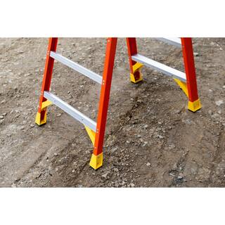 Werner 3 ft. Fiberglass Podium Step Ladder (9 ft. Reach) 300 lbs. Type IA Duty Rating PD6203