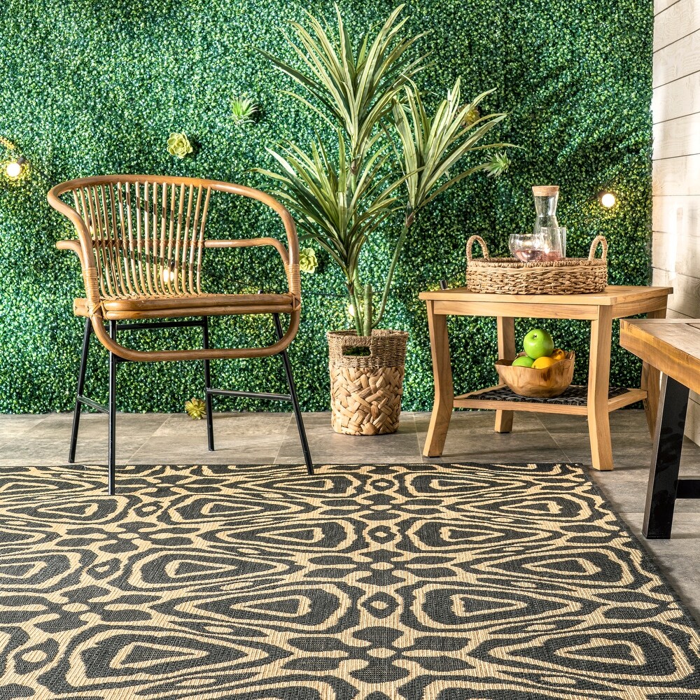 Brooklyn Rug Co Dakota Geometric Indoor/Outdoor Area Rug