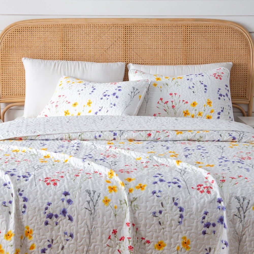 Luxurious Colorful Floral Microfiber Quilt Set With Shams