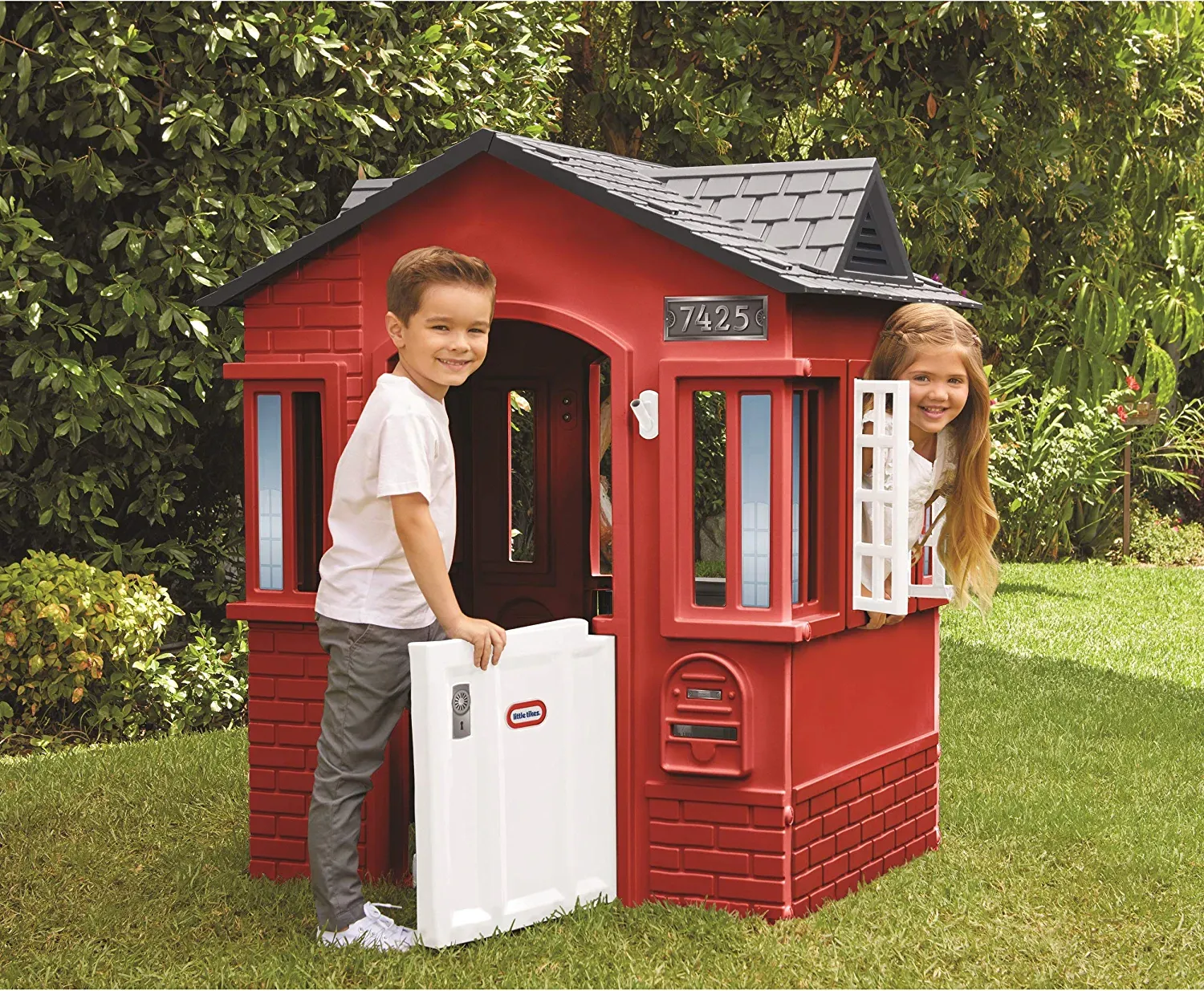 Little Tikes Cape Cottage Playhouse with Working Doors， Windows， and Shutters - Red