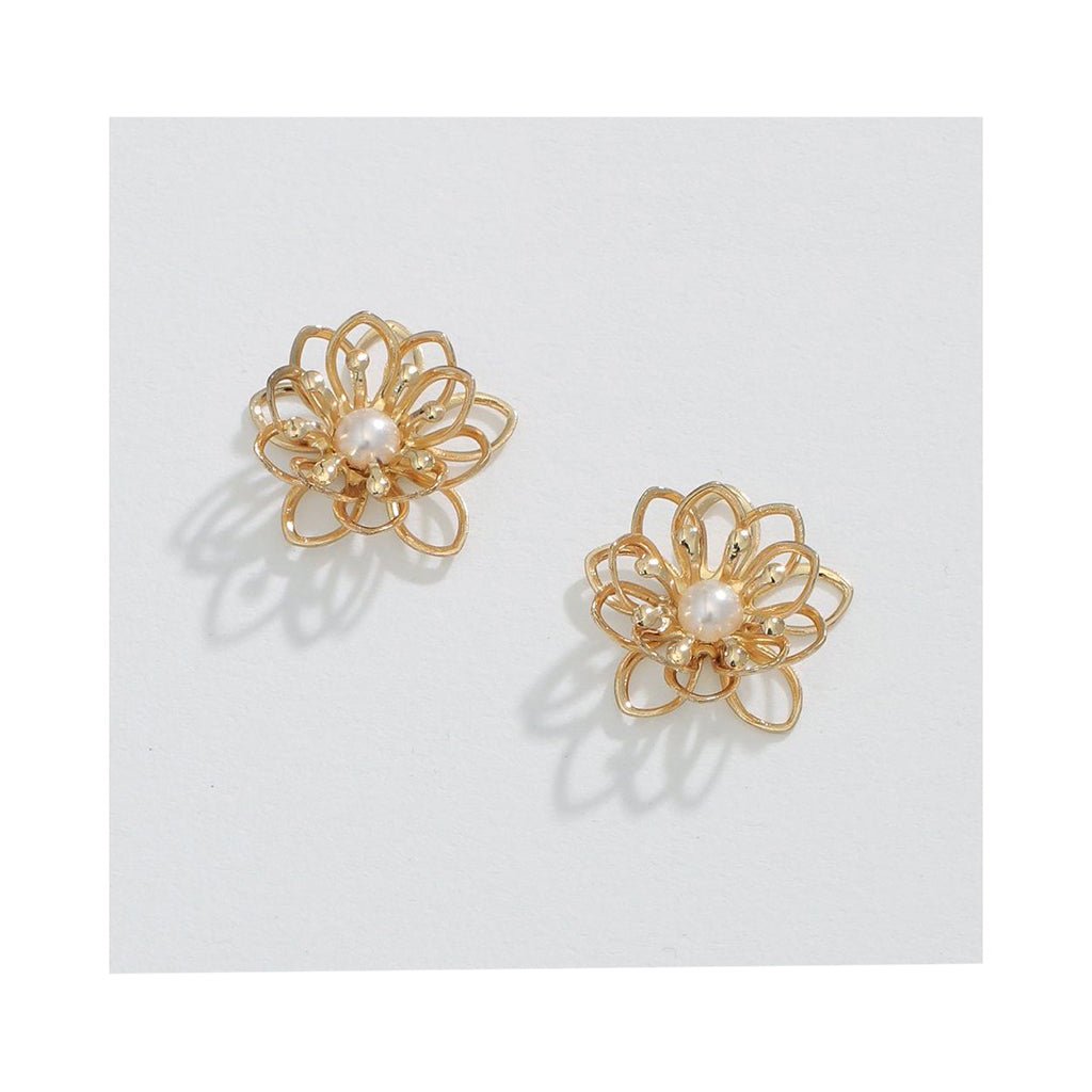 Periwinkle by Barlow   Delicate Gold Flowers with Pearls - Earrings