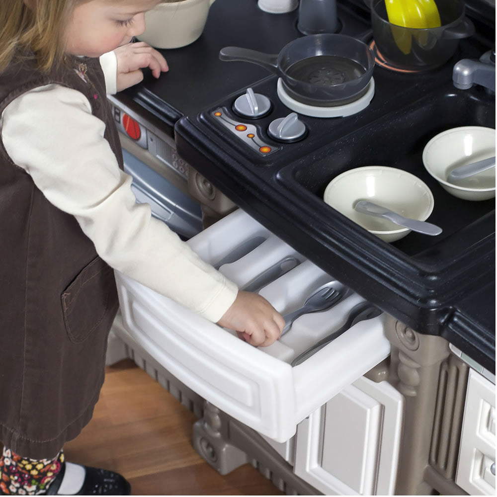 Step2 Lifestyle Dream Kitchen Toddler Play Kitchen Set