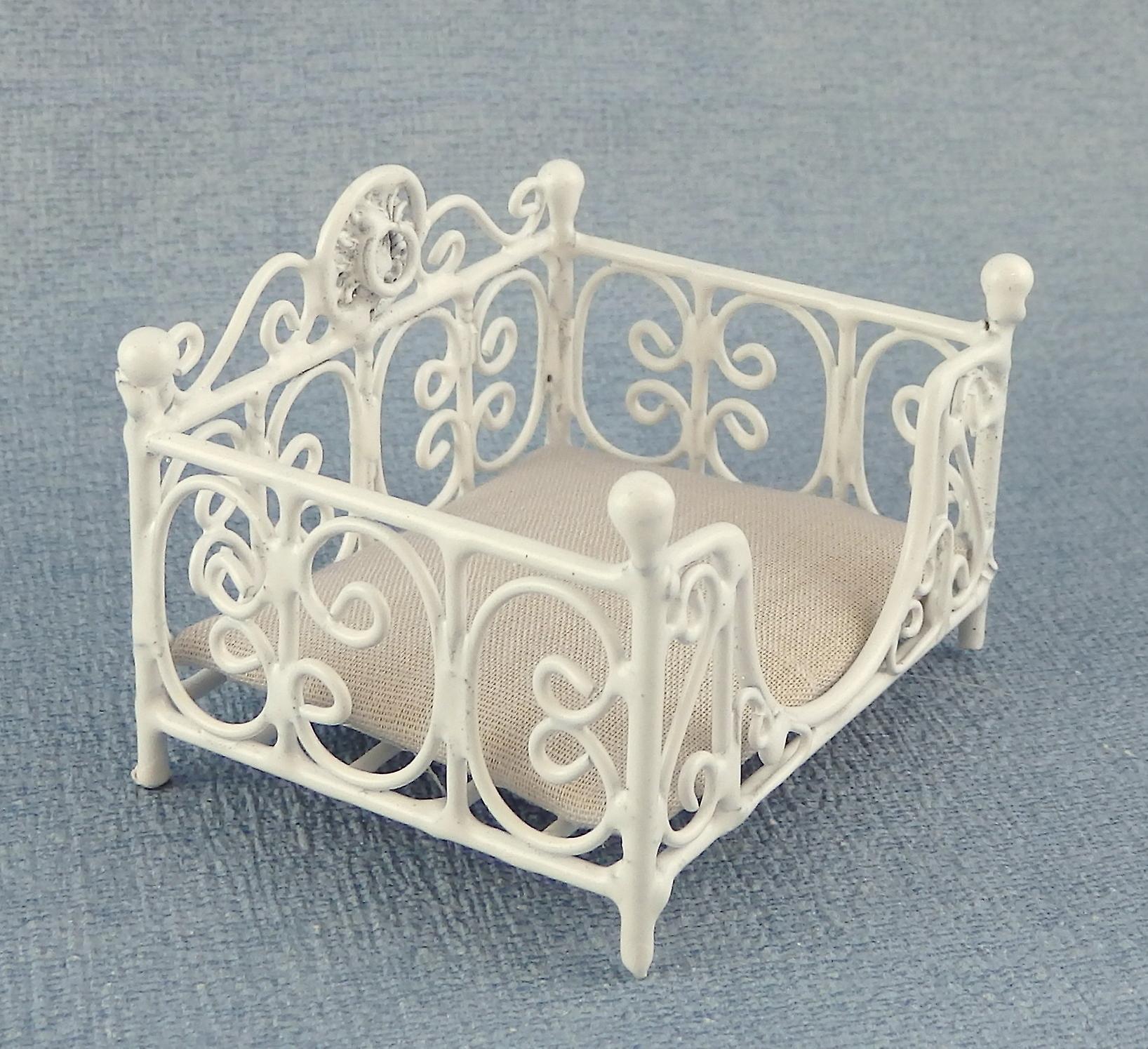 Dolls House Prince Or Princess Dog Cat Bed Basket White Miniature Pet Accessory