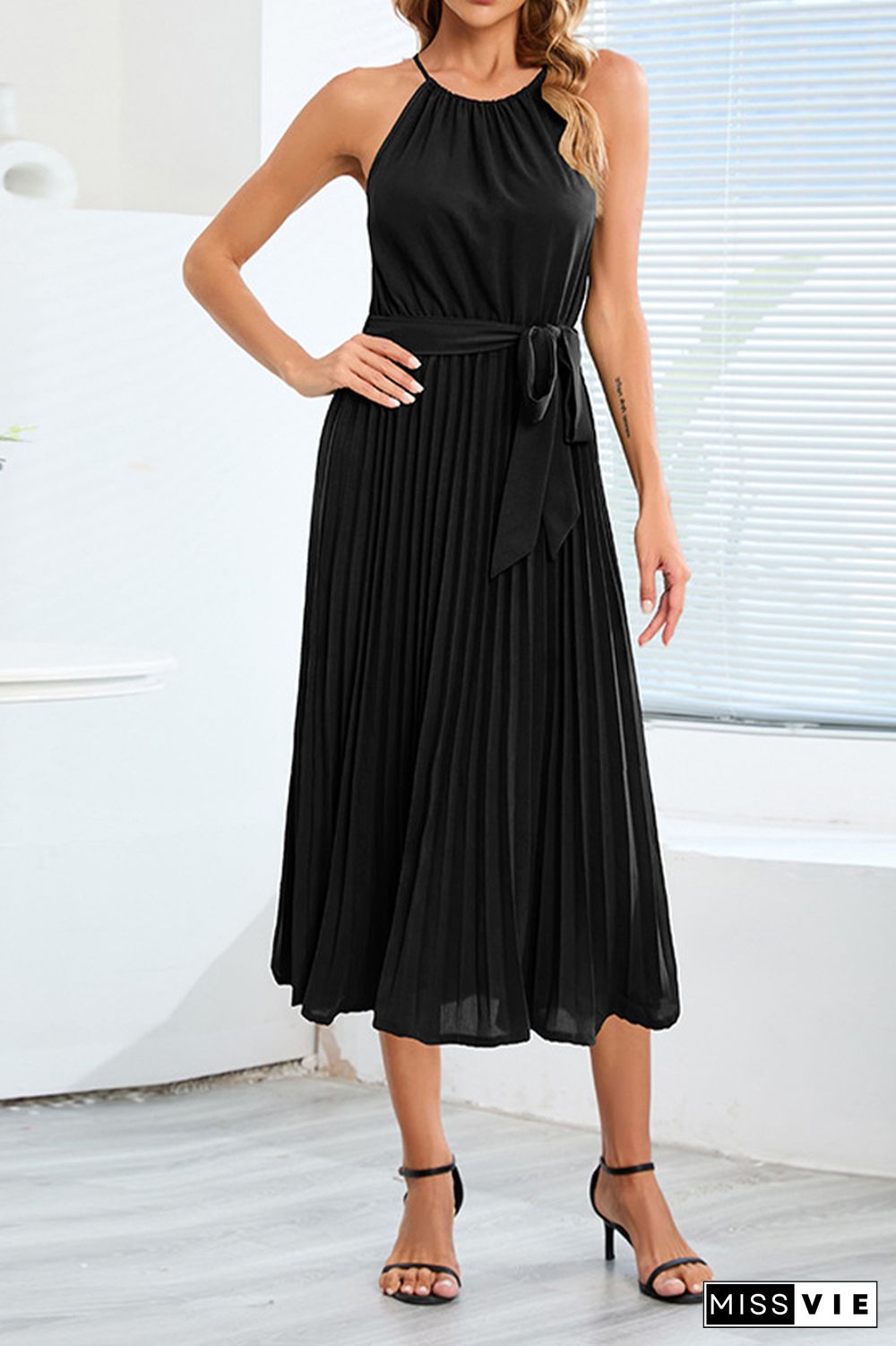 Plain Halter Sleeveless Pleated Midi Dress