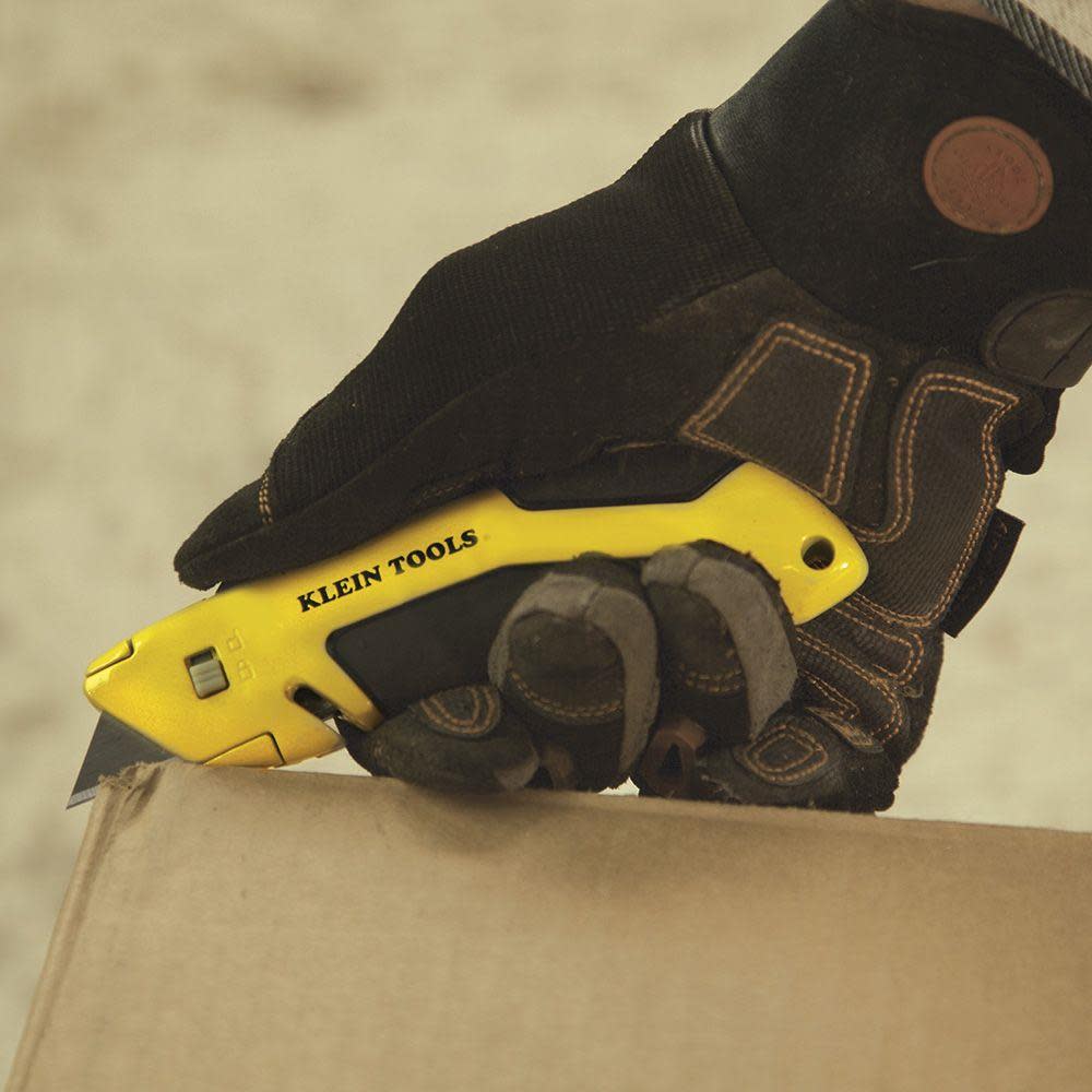 Self Retracting Utility Knife