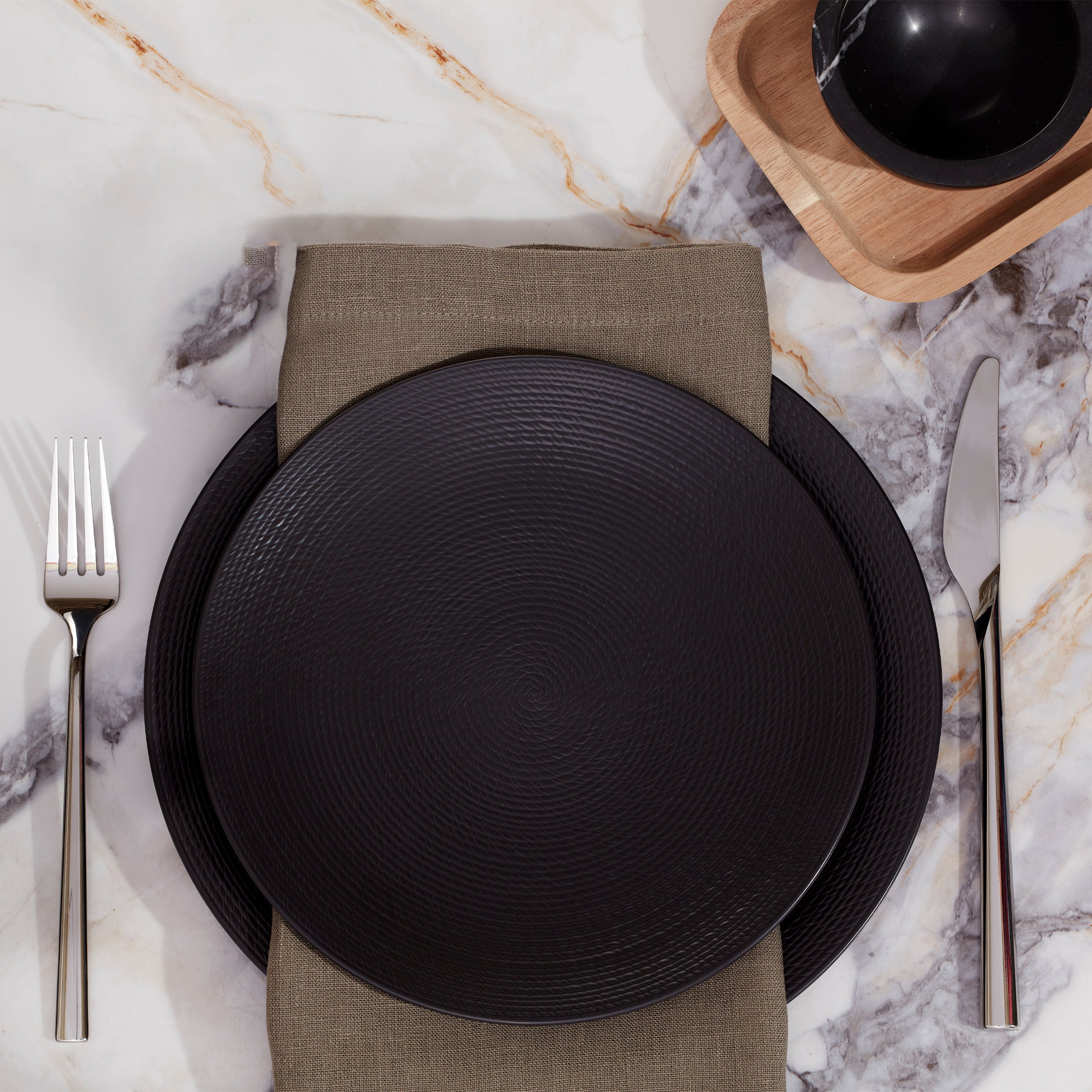 LX Collective Black Dinner Plates, Set of 4