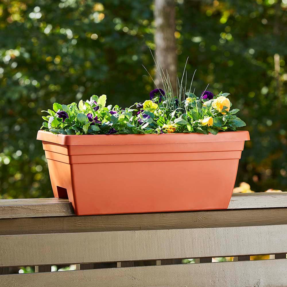 Southern Patio Sonoma Extra Large 23.8 in. x 11.9 in. 25 Qt. Terracotta Resin Deck Rail Outdoor Planter SR2406TC